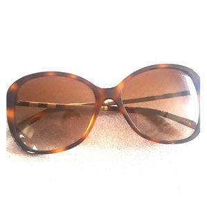 Burberry butterfly sunglasses in channel case new